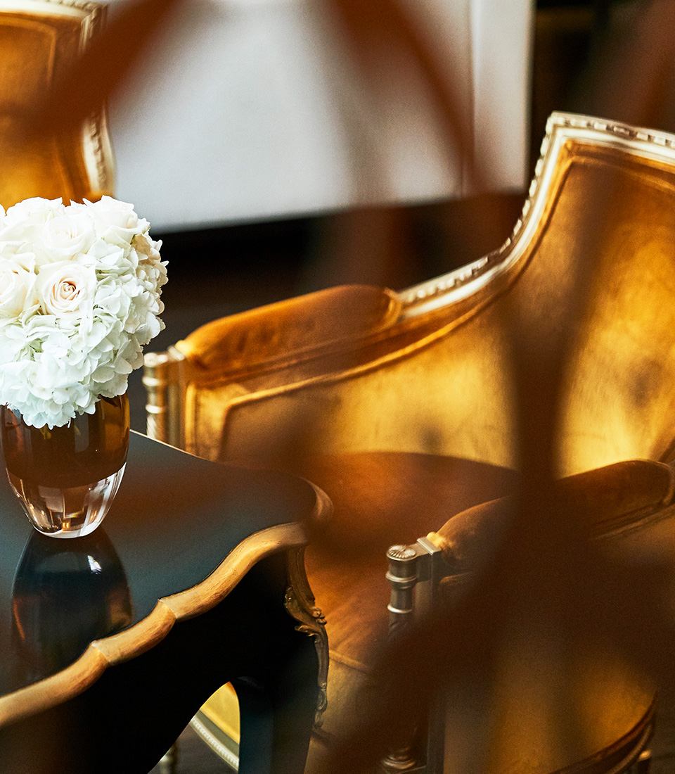 SP_port_MUC1_GoldenChairs_960x1100px.jpg