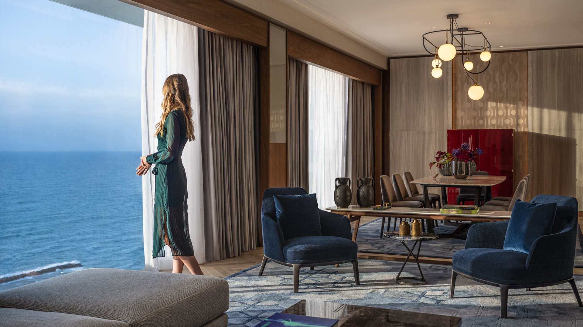 AboutUs_RoyalSuite_TLV1_1920x1080px.jpg